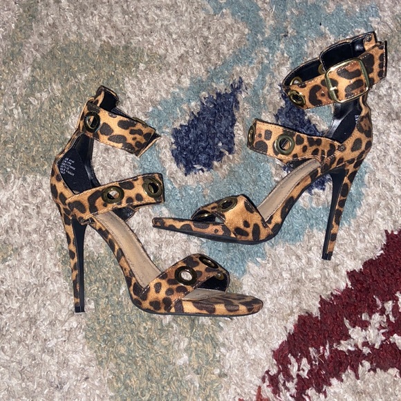 JustFab size 9 leopard print heels - Picture 1 of 6